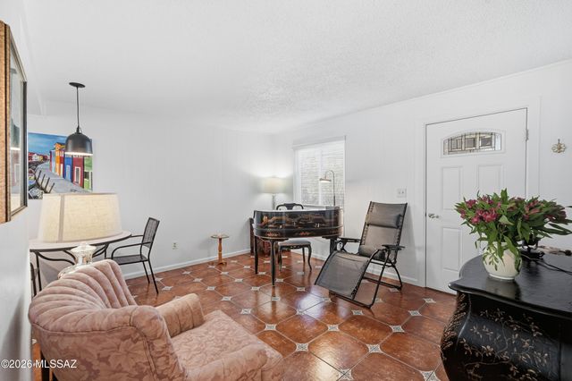 248 S Paseo Lobo Unit D, Green Valley, AZ 85614