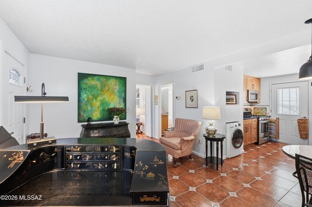 248 S Paseo Lobo Unit D, Green Valley, AZ 85614