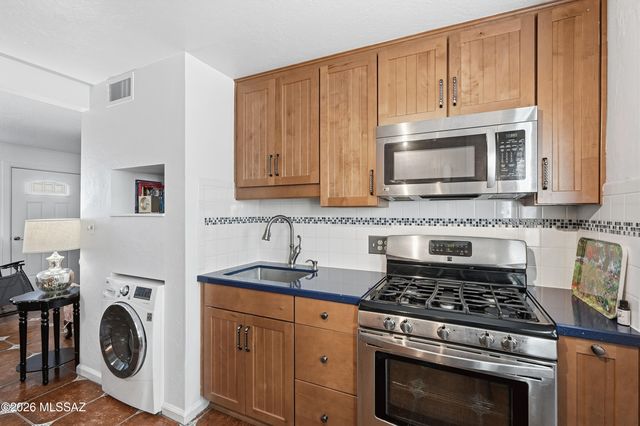 248 S Paseo Lobo Unit D, Green Valley, AZ 85614