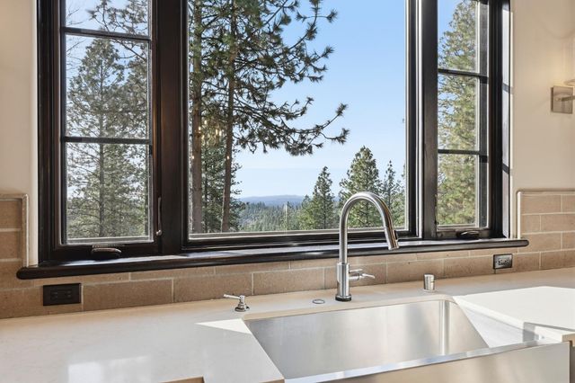 1240 Forest View Dr, Meadow Vista, CA 95722