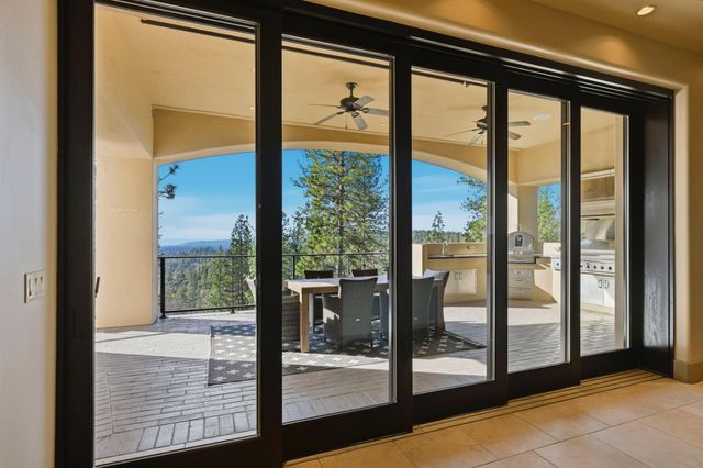 1240 Forest View Dr, Meadow Vista, CA 95722