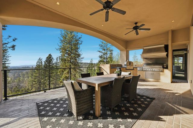 1240 Forest View Dr, Meadow Vista, CA 95722