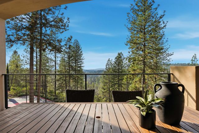 1240 Forest View Dr, Meadow Vista, CA 95722