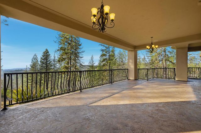 1240 Forest View Dr, Meadow Vista, CA 95722