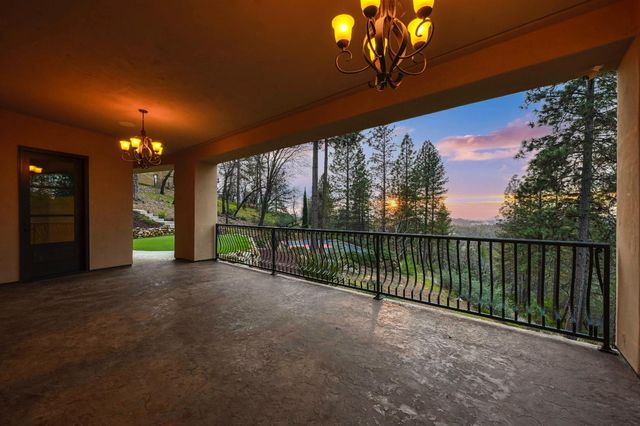 1240 Forest View Dr, Meadow Vista, CA 95722