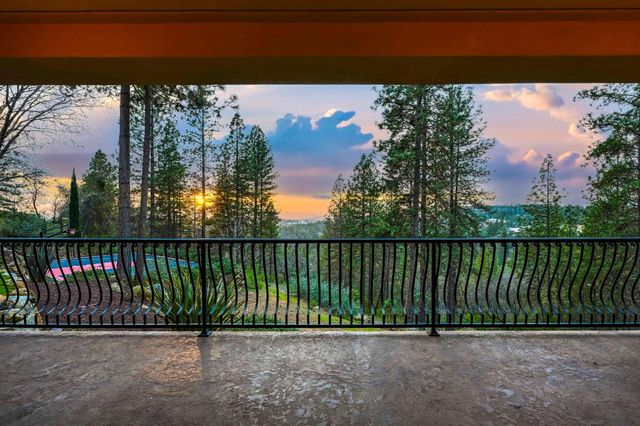 1240 Forest View Dr, Meadow Vista, CA 95722