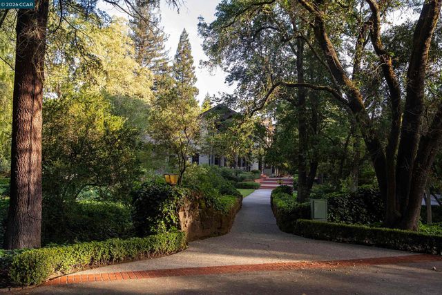 300 Camille Ave, Alamo, CA 94507