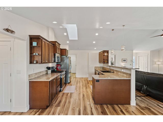 2669 CEDAR LOOP Dr, Bandon, OR 97411