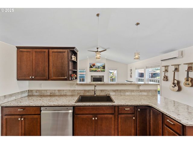 2669 CEDAR LOOP Dr, Bandon, OR 97411