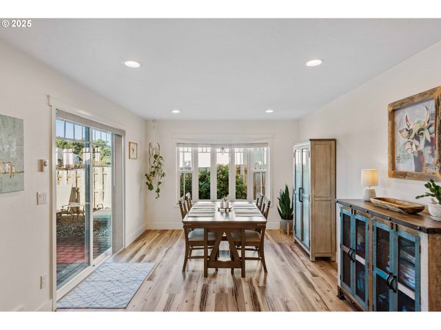 2669 CEDAR LOOP Dr, Bandon, OR 97411