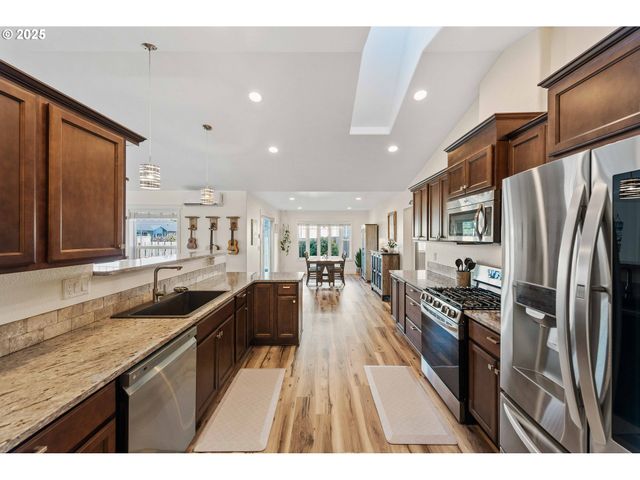 2669 CEDAR LOOP Dr, Bandon, OR 97411