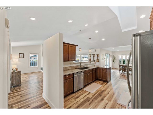 2669 CEDAR LOOP Dr, Bandon, OR 97411