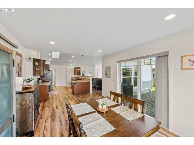 2669 CEDAR LOOP Dr, Bandon, OR 97411