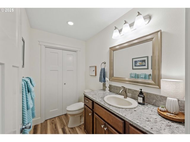 2669 CEDAR LOOP Dr, Bandon, OR 97411