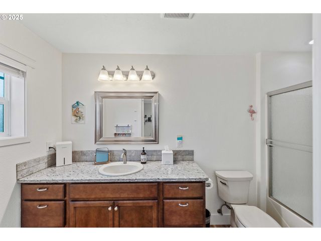 2669 CEDAR LOOP Dr, Bandon, OR 97411