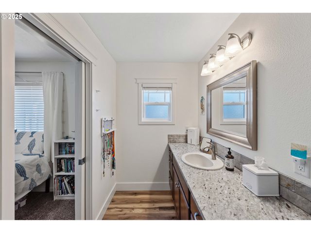 2669 CEDAR LOOP Dr, Bandon, OR 97411