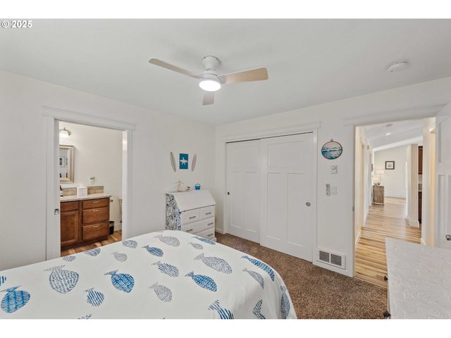 2669 CEDAR LOOP Dr, Bandon, OR 97411