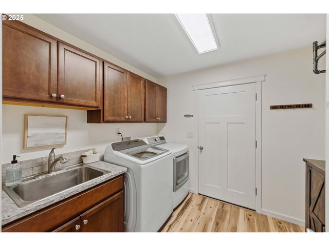 2669 CEDAR LOOP Dr, Bandon, OR 97411