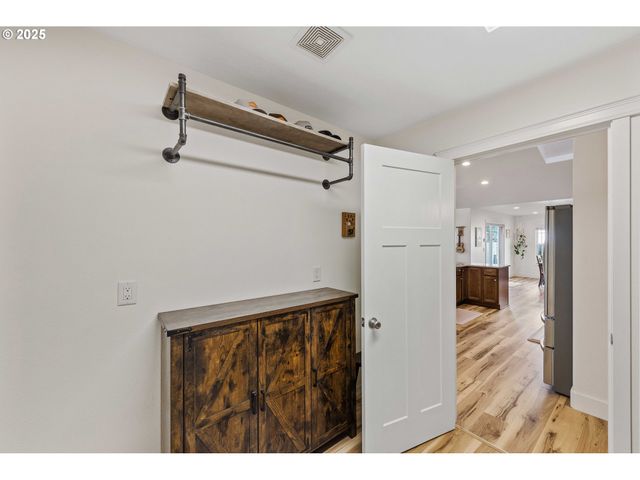 2669 CEDAR LOOP Dr, Bandon, OR 97411