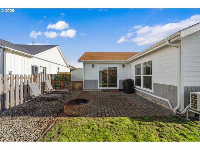 2669 CEDAR LOOP Dr, Bandon, OR 97411