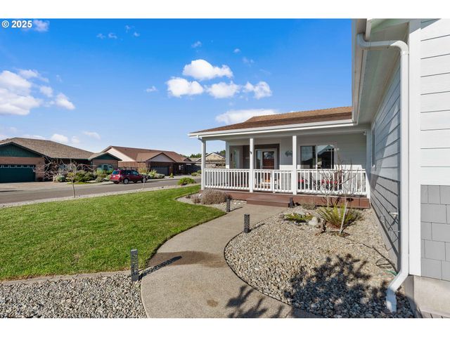 2669 CEDAR LOOP Dr, Bandon, OR 97411