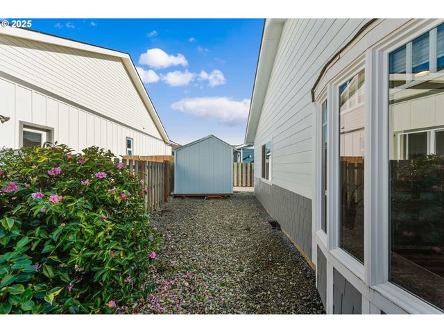 2669 CEDAR LOOP Dr, Bandon, OR 97411