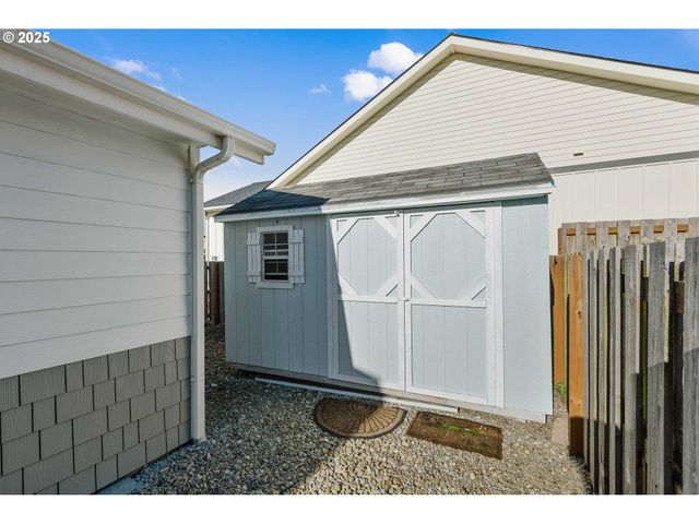 2669 CEDAR LOOP Dr, Bandon, OR 97411