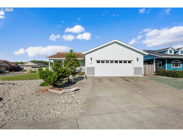 2669 CEDAR LOOP Dr, Bandon, OR 97411