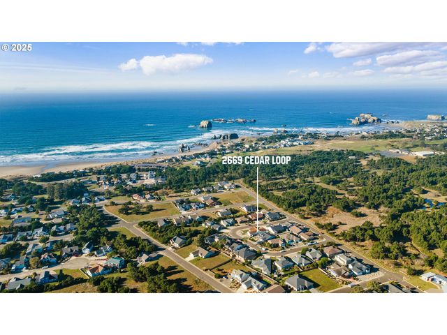 2669 CEDAR LOOP Dr, Bandon, OR 97411