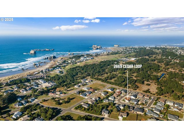 2669 CEDAR LOOP Dr, Bandon, OR 97411