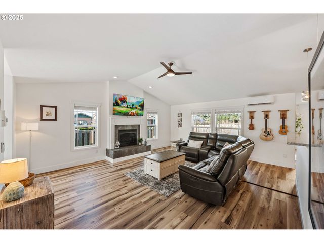 2669 CEDAR LOOP Dr, Bandon, OR 97411