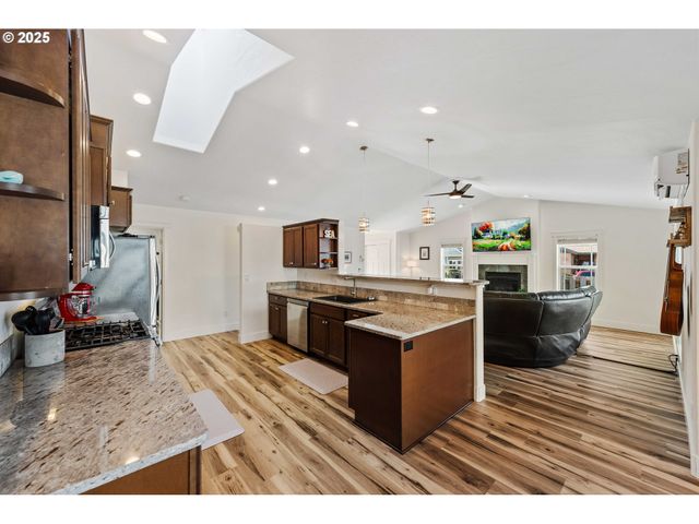 2669 CEDAR LOOP Dr, Bandon, OR 97411