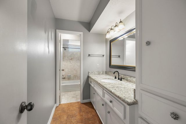 11131 Kitty Brook Drive, Houston, TX 77071