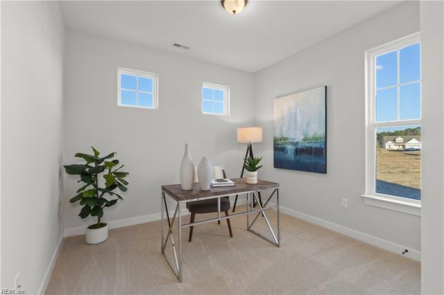 17 Mulligan LN, Suffolk, VA 23434