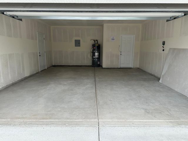 885 E Ash Street, Farmersville, CA 93223