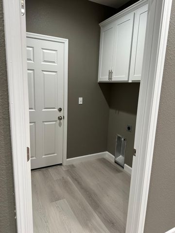 885 E Ash Street, Farmersville, CA 93223