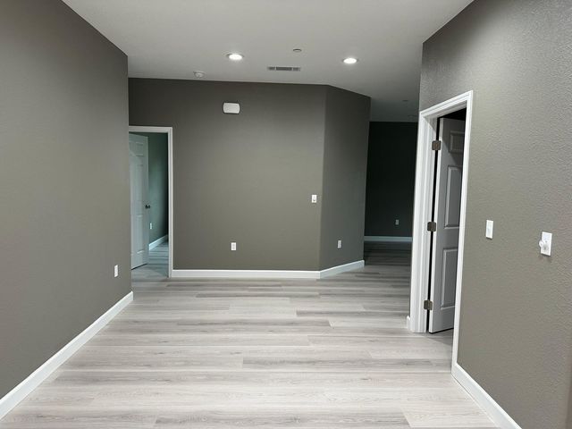 885 E Ash Street, Farmersville, CA 93223