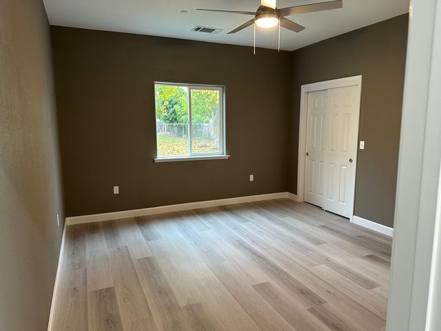 885 E Ash Street, Farmersville, CA 93223