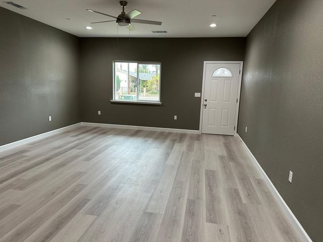 885 E Ash Street, Farmersville, CA 93223