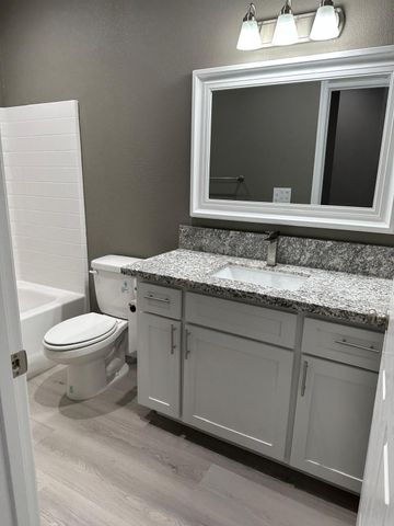 885 E Ash Street, Farmersville, CA 93223