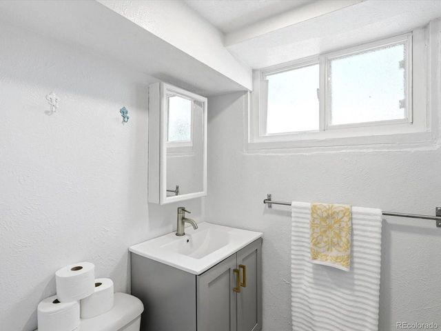 2924 Zenobia St, Denver, CO 80212