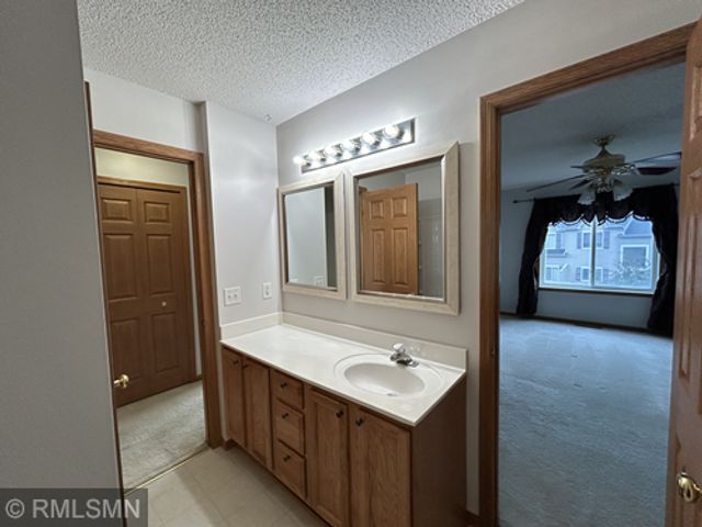 6884 Meadow Grass Lane S, Cottage Grove, MN 55016