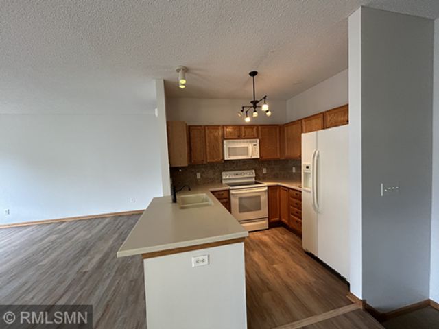 6884 Meadow Grass Lane S, Cottage Grove, MN 55016