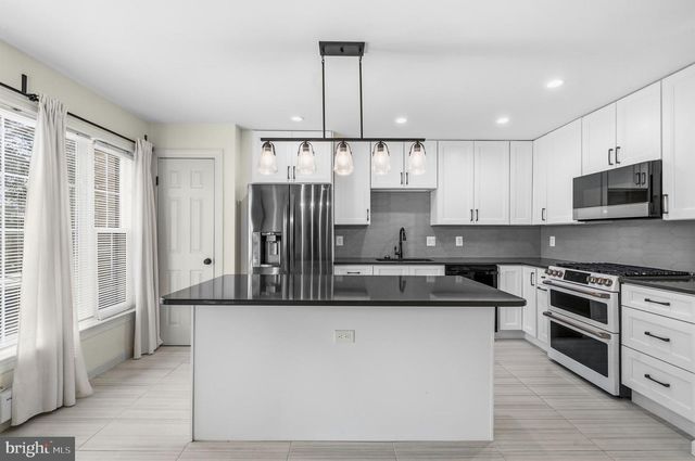 5885 WOODFIELD ESTATES DR, Alexandria, VA 22310