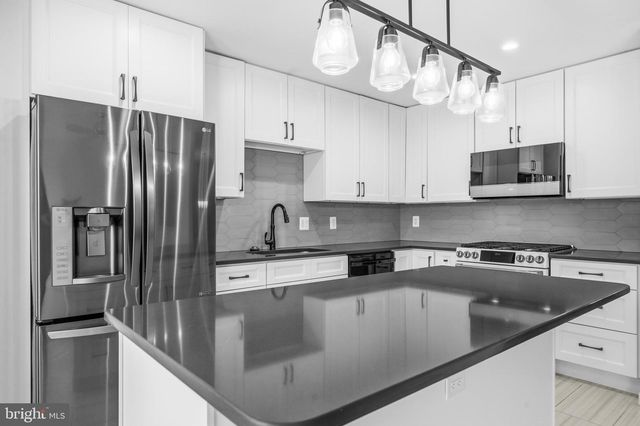 5885 WOODFIELD ESTATES DR, Alexandria, VA 22310