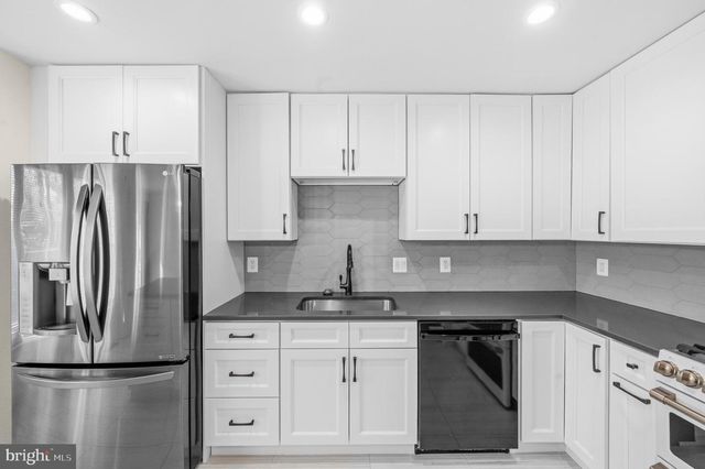 5885 WOODFIELD ESTATES DR, Alexandria, VA 22310