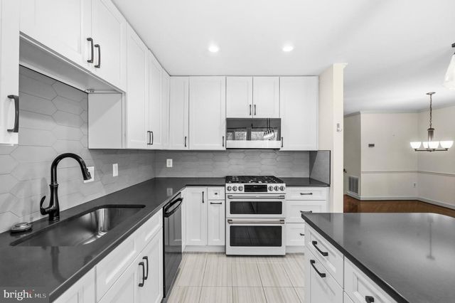 5885 WOODFIELD ESTATES DR, Alexandria, VA 22310