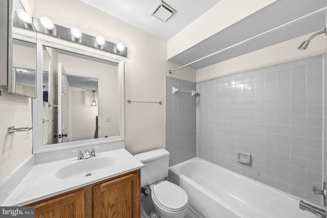 5885 WOODFIELD ESTATES DR, Alexandria, VA 22310