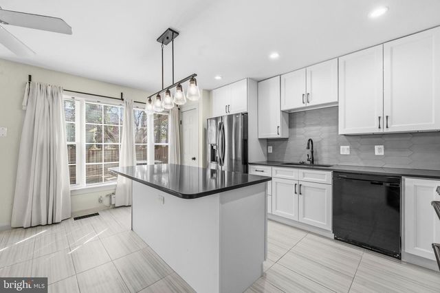 5885 WOODFIELD ESTATES DR, Alexandria, VA 22310