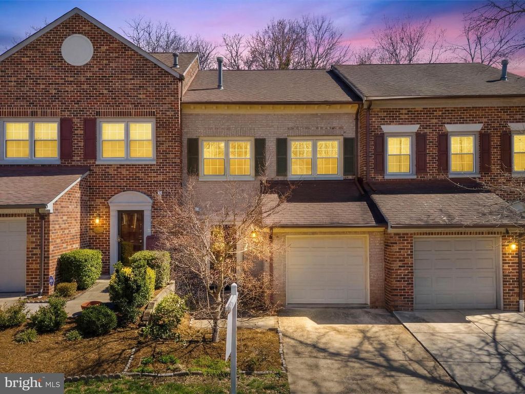 5885 WOODFIELD ESTATES DR, Alexandria, VA 22310